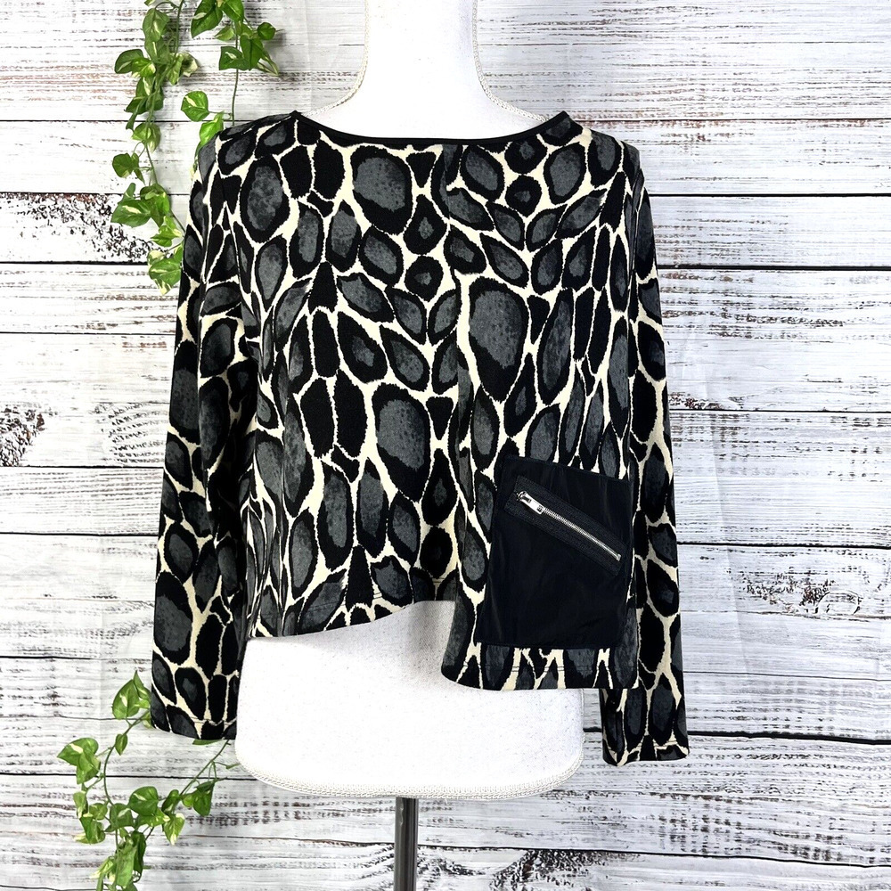 Stylish Black and White Women's Sweater